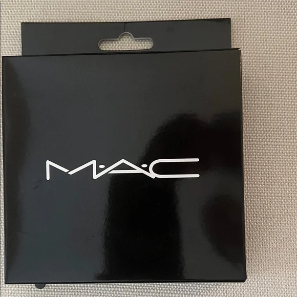 MAC Travel Mirror - Picture 4 of 5